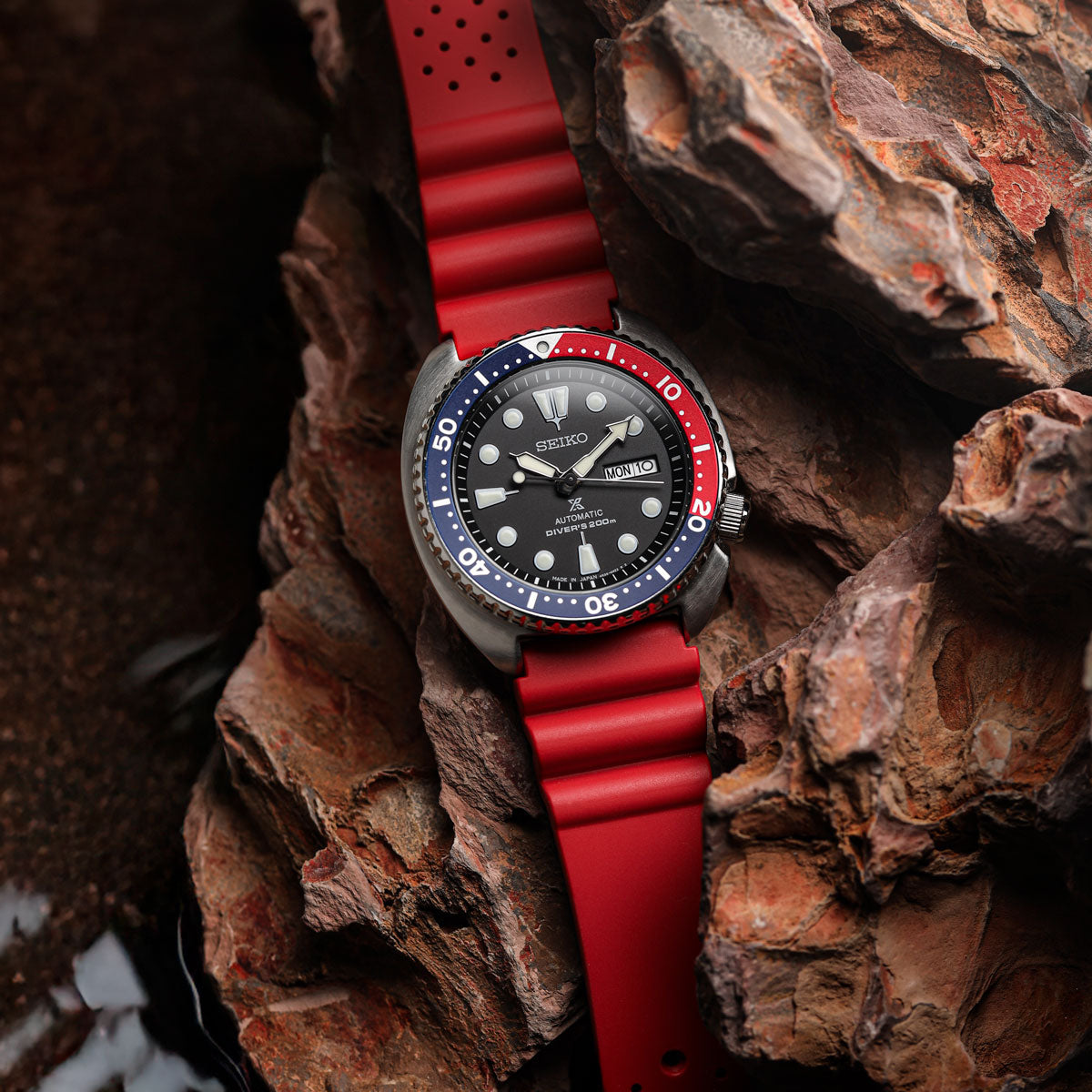 WatchGecko 285 Italian Rubber Diver's Watch Strap - Red