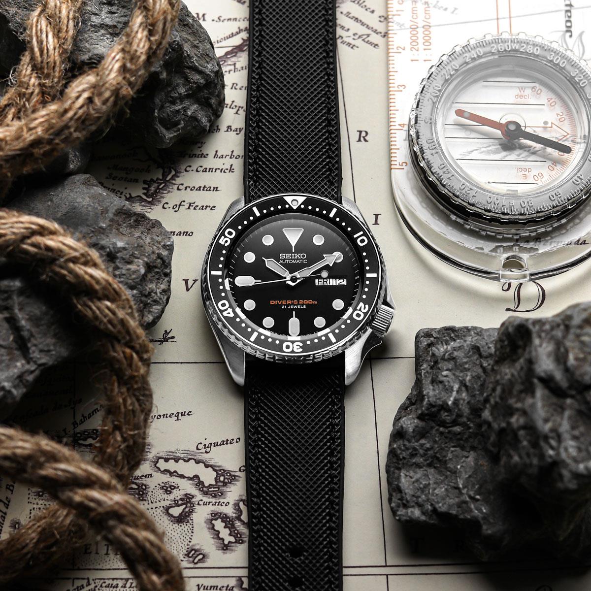 WatchGecko ChronoFKM Rubber Watch Strap - Black on Seiko